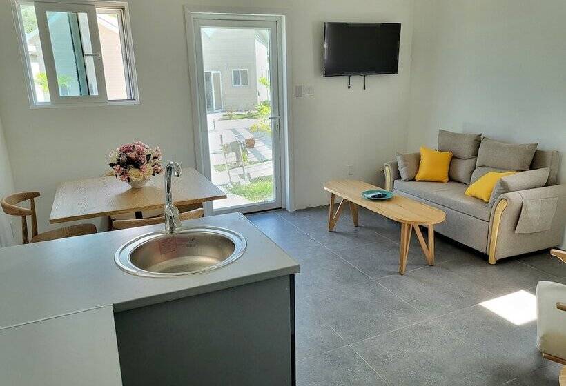 استراحتگاه Crawlbay Suites