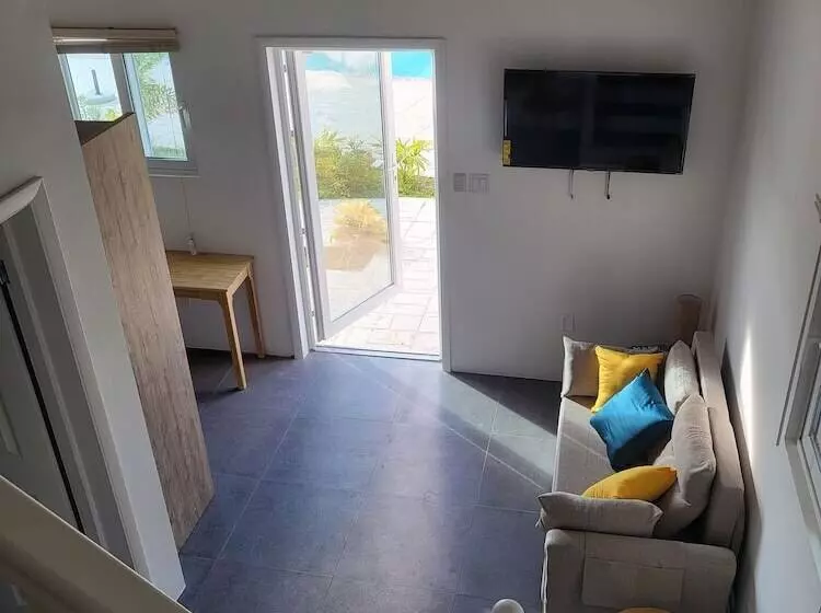 استراحتگاه Crawlbay Suites