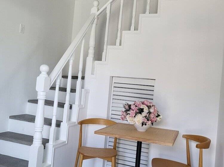 استراحتگاه Crawlbay Suites