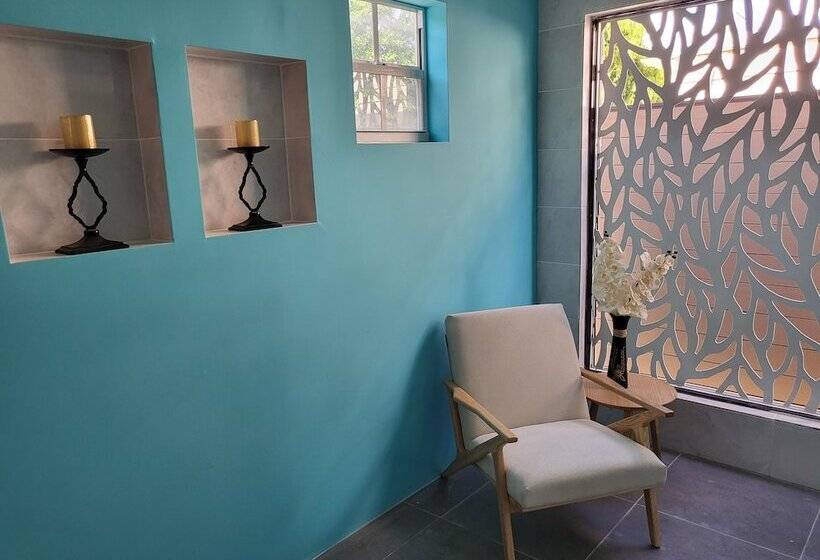 استراحتگاه Crawlbay Suites