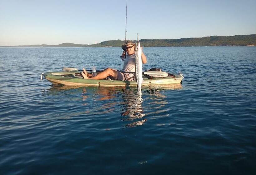 استراحتگاه Crawlbay Suites