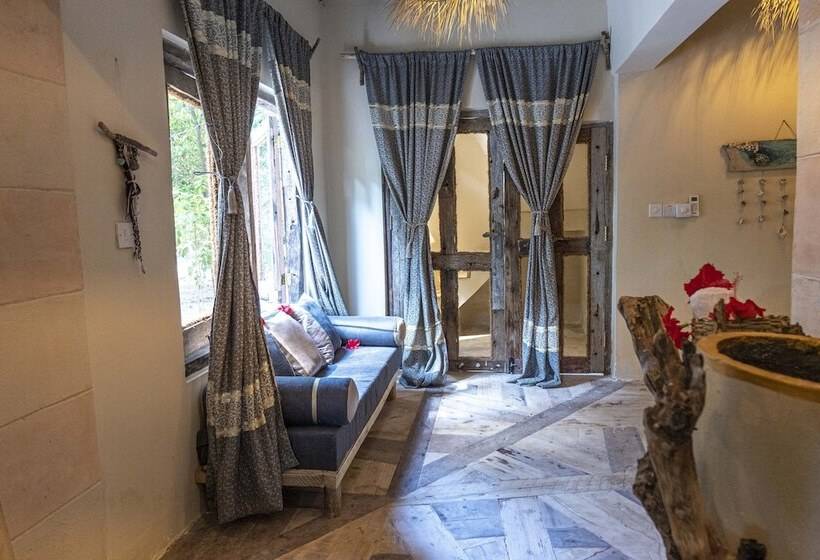 منتجع Kinazu Upepo Beach