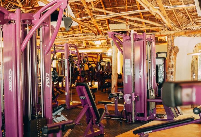 منتجع Kinazu Upepo Beach