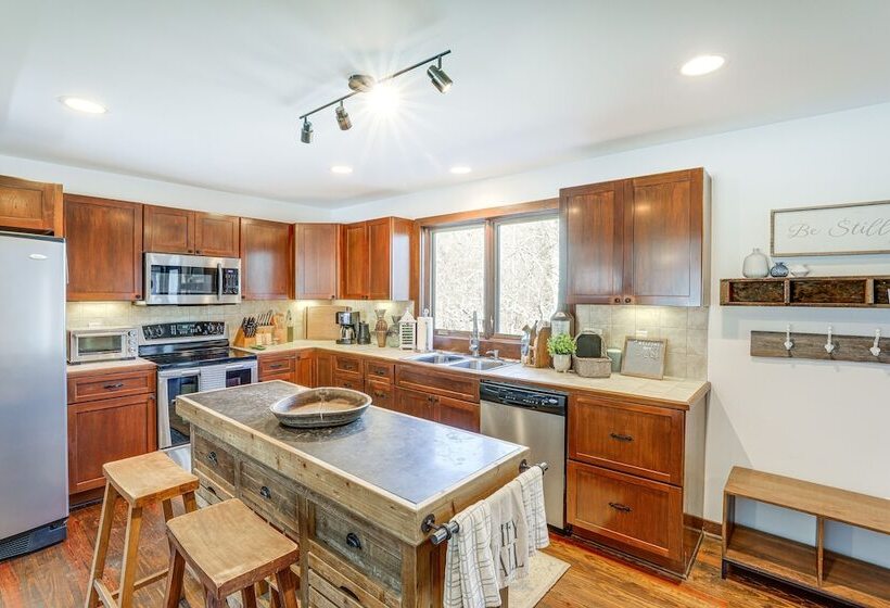 Beautiful Blowing Rock Home W/ Private Deck!