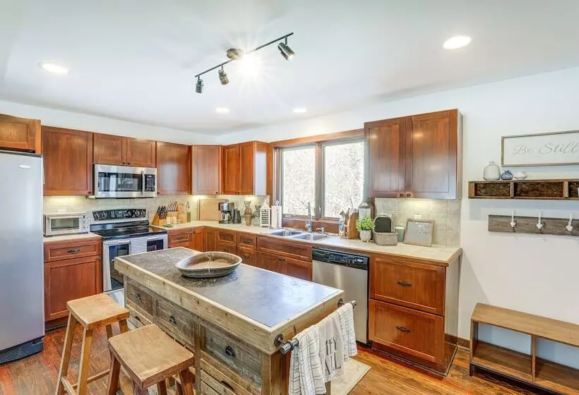 Beautiful Blowing Rock Home W/ Private Deck!