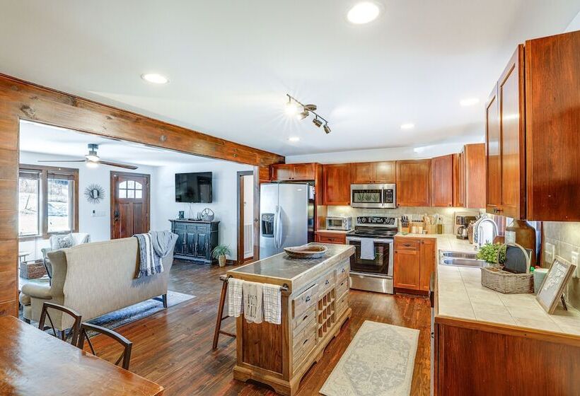 Beautiful Blowing Rock Home W/ Private Deck!