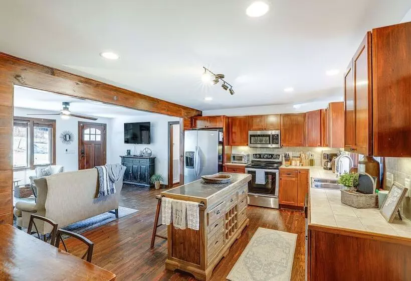 Beautiful Blowing Rock Home W/ Private Deck!