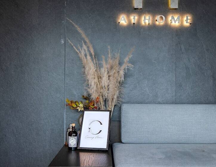 تختخواب و صبحانه Coming Home Apartment