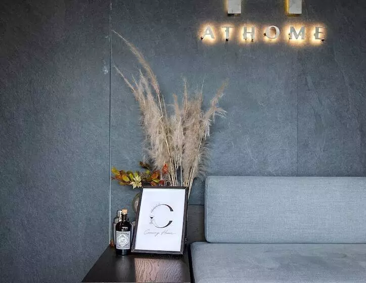 تختخواب و صبحانه Coming Home Apartment