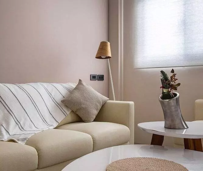 تختخواب و صبحانه Coming Home Apartment