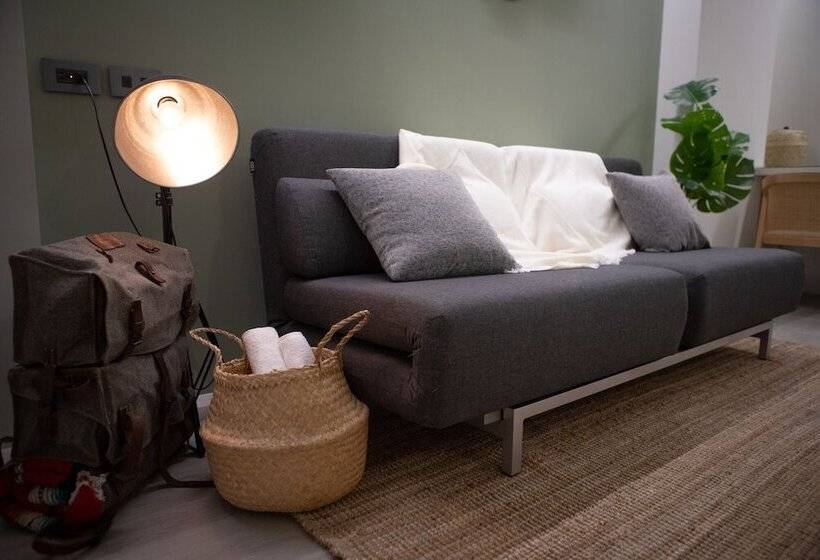 تختخواب و صبحانه Coming Home Apartment