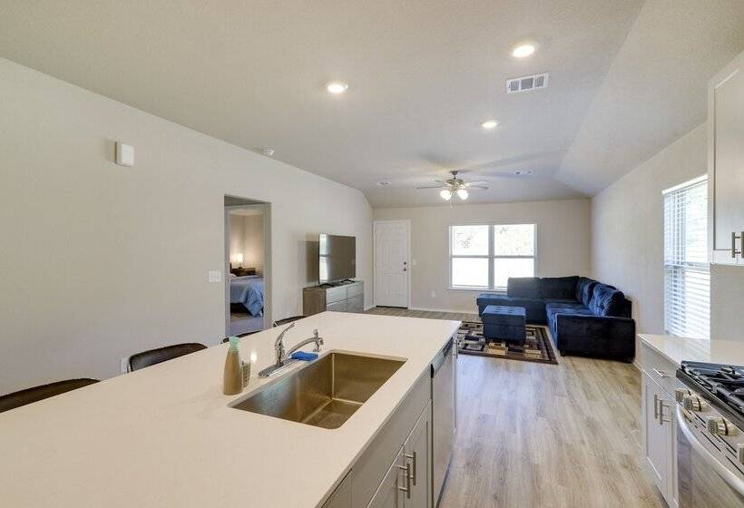 Brand New Spring Home < 1 Mi To Old Town!