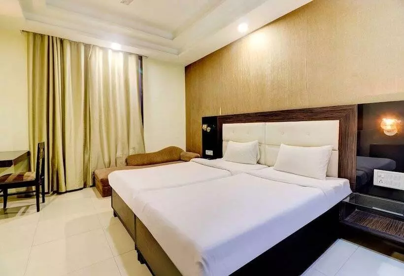 Fabhotel Club Junction