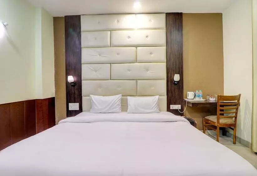 Fabhotel Club Junction