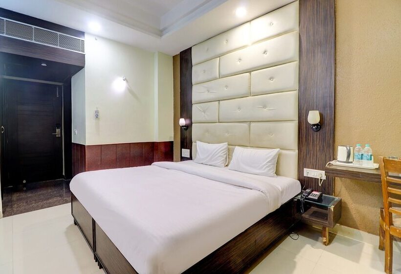 Fabhotel Club Junction