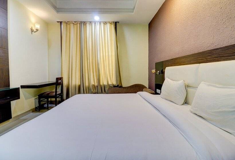 Fabhotel Club Junction