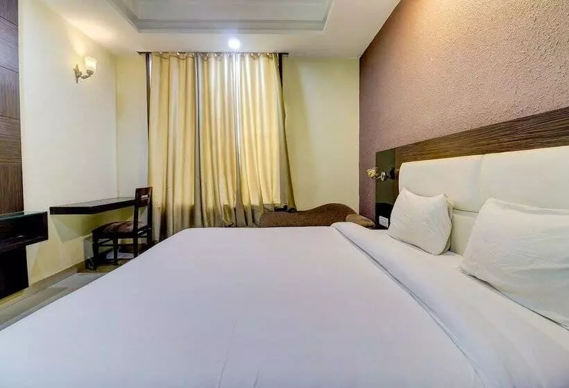 Fabhotel Club Junction