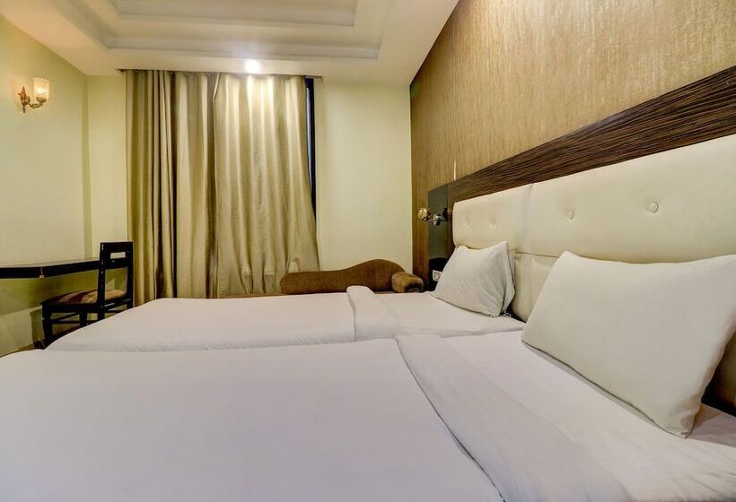 Fabhotel Club Junction