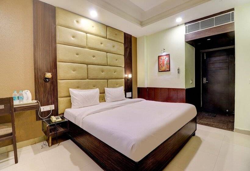 Fabhotel Club Junction