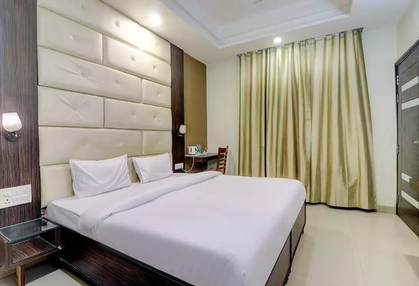 Fabhotel Club Junction