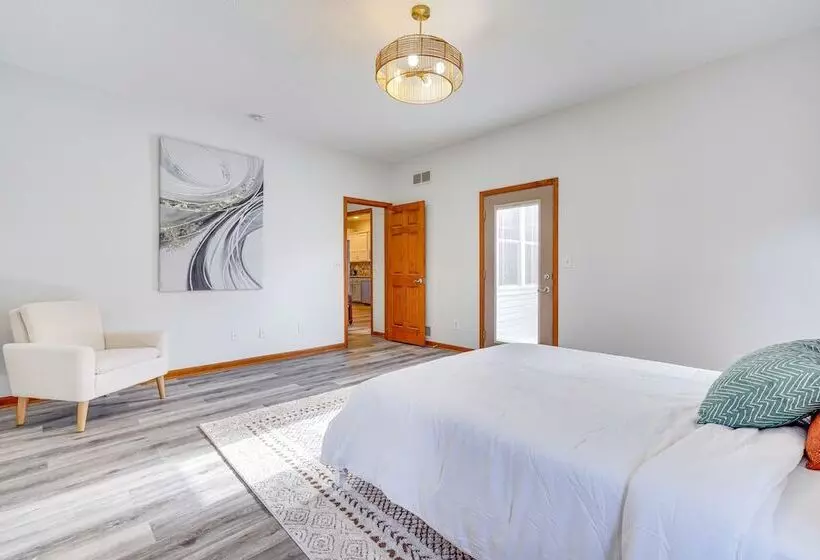 Elegant Pataskala Home W/ Hot Tub & Fire Pit!