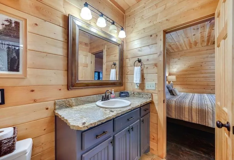Family Friendly Broken Bow Cabin W/ Game Room!