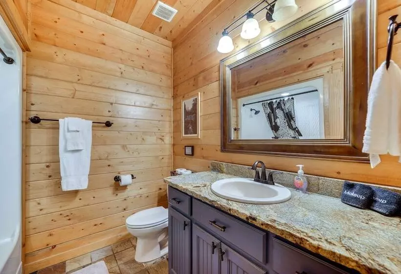 Family Friendly Broken Bow Cabin W/ Game Room!