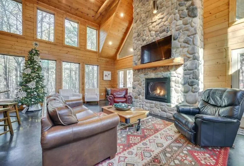 Family Friendly Broken Bow Cabin W/ Game Room!