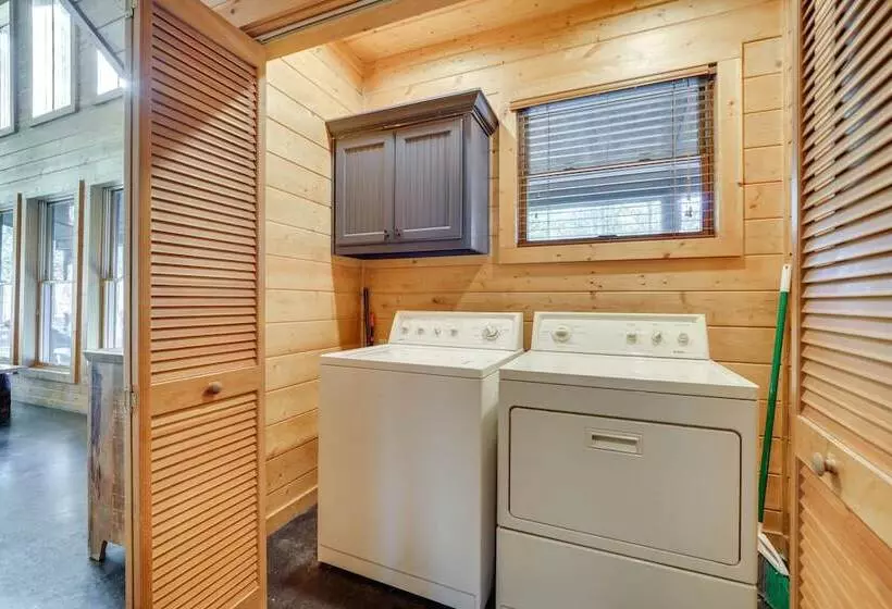 Family Friendly Broken Bow Cabin W/ Game Room!