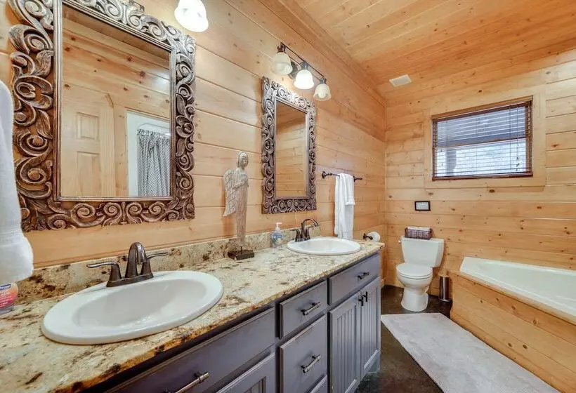 Family Friendly Broken Bow Cabin W/ Game Room!