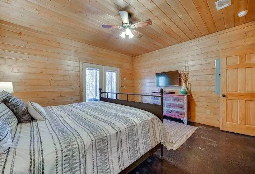 Family Friendly Broken Bow Cabin W/ Game Room!