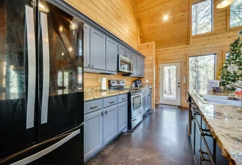 Family Friendly Broken Bow Cabin W/ Game Room!