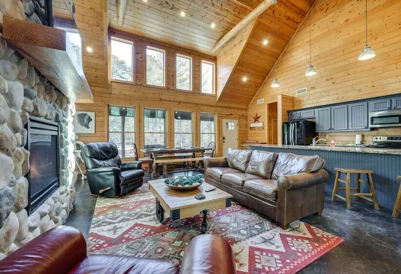Family Friendly Broken Bow Cabin W/ Game Room!