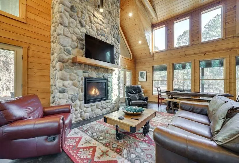 Family Friendly Broken Bow Cabin W/ Game Room!
