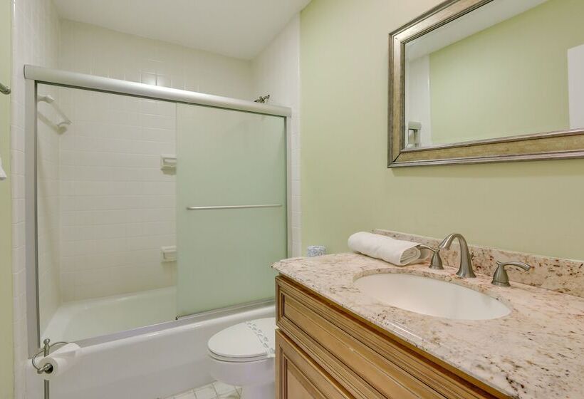 Hilton Head Resort Getaway: Community Beach, Pool!