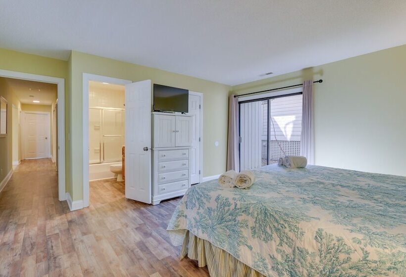 Hilton Head Resort Getaway: Community Beach, Pool!