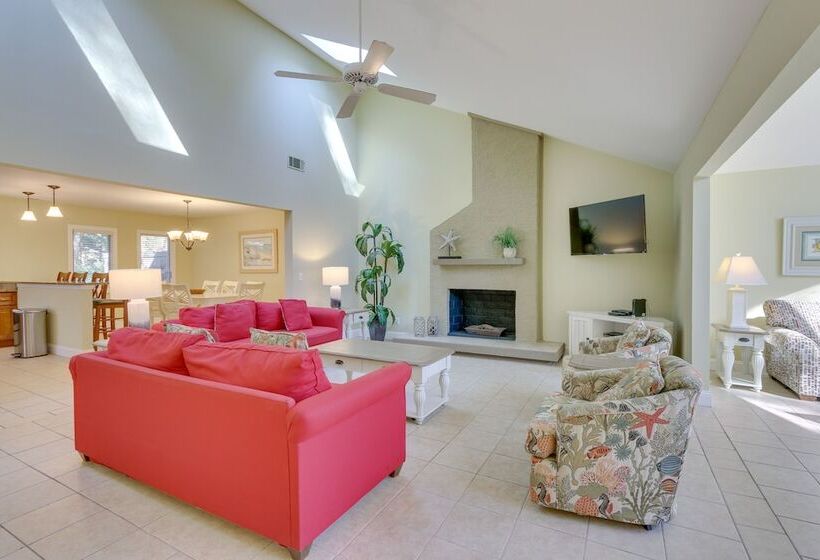 Hilton Head Resort Getaway: Community Beach, Pool!