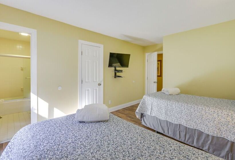 Hilton Head Resort Getaway: Community Beach, Pool!