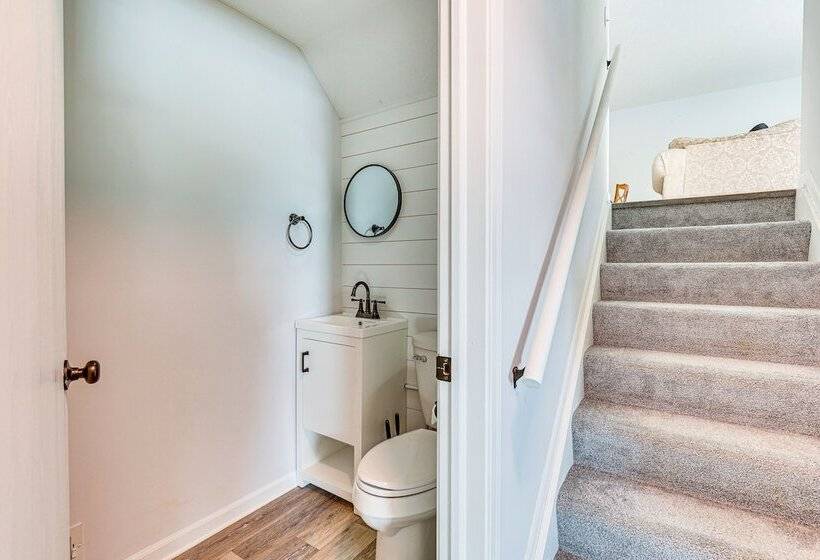 Home W/ Fire Pit & Sunroom: 9 Mi To Downtown Akron