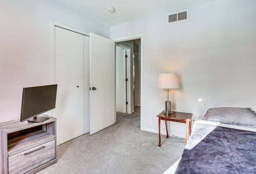 Home W/ Fire Pit & Sunroom: 9 Mi To Downtown Akron