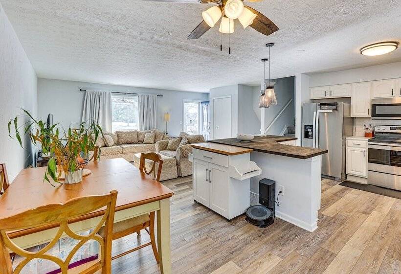 Home W/ Fire Pit & Sunroom: 9 Mi To Downtown Akron