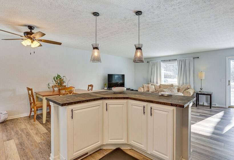 Home W/ Fire Pit & Sunroom: 9 Mi To Downtown Akron