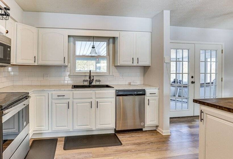 Home W/ Fire Pit & Sunroom: 9 Mi To Downtown Akron