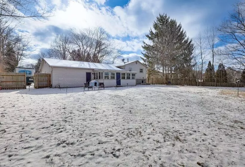 Home W/ Fire Pit & Sunroom: 9 Mi To Downtown Akron