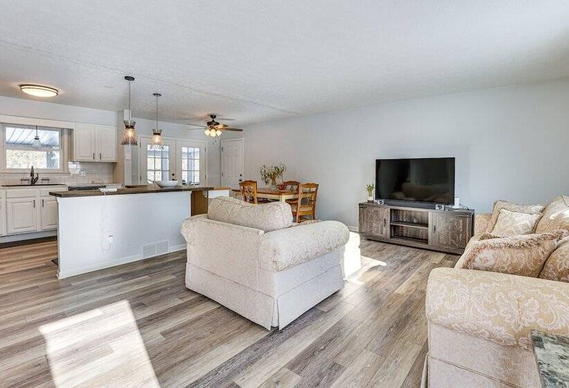 Home W/ Fire Pit & Sunroom: 9 Mi To Downtown Akron