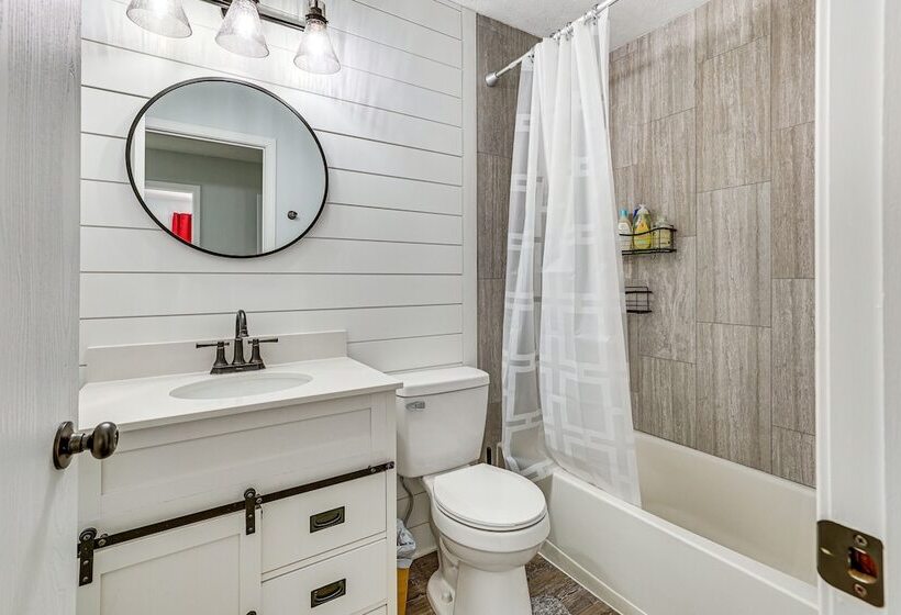 Home W/ Fire Pit & Sunroom: 9 Mi To Downtown Akron