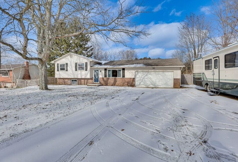 Home W/ Fire Pit & Sunroom: 9 Mi To Downtown Akron