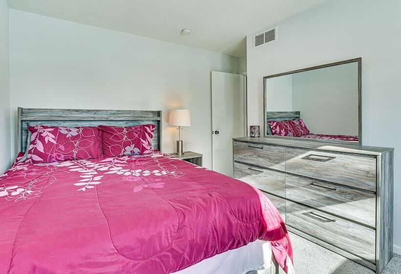 Home W/ Fire Pit & Sunroom: 9 Mi To Downtown Akron