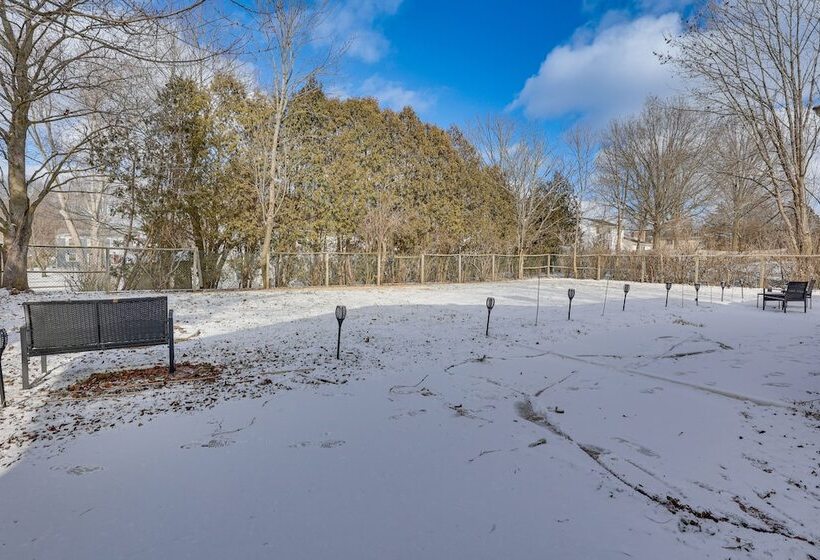 Home W/ Fire Pit & Sunroom: 9 Mi To Downtown Akron