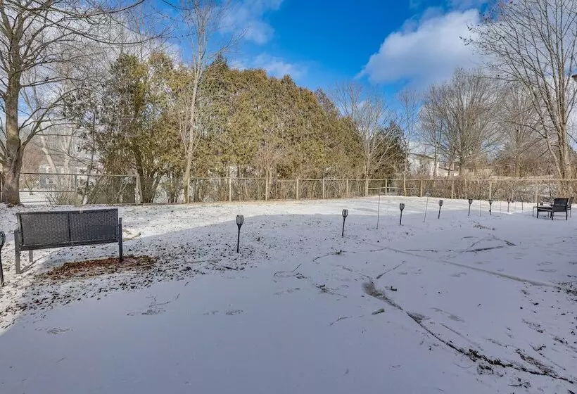 Home W/ Fire Pit & Sunroom: 9 Mi To Downtown Akron
